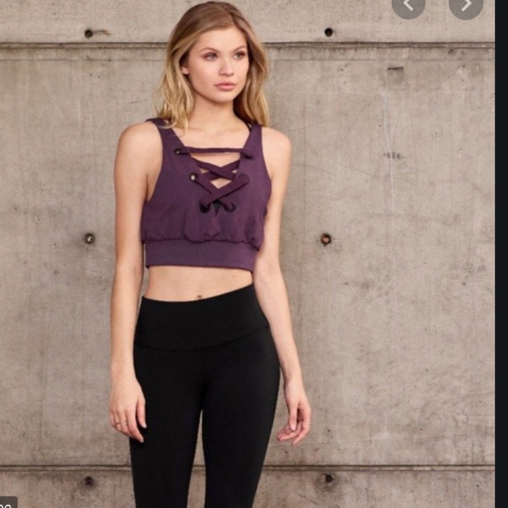 Alo Quest tank in Eggplant